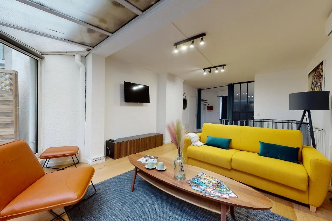 Artist Atelier - Tour Eiffel location